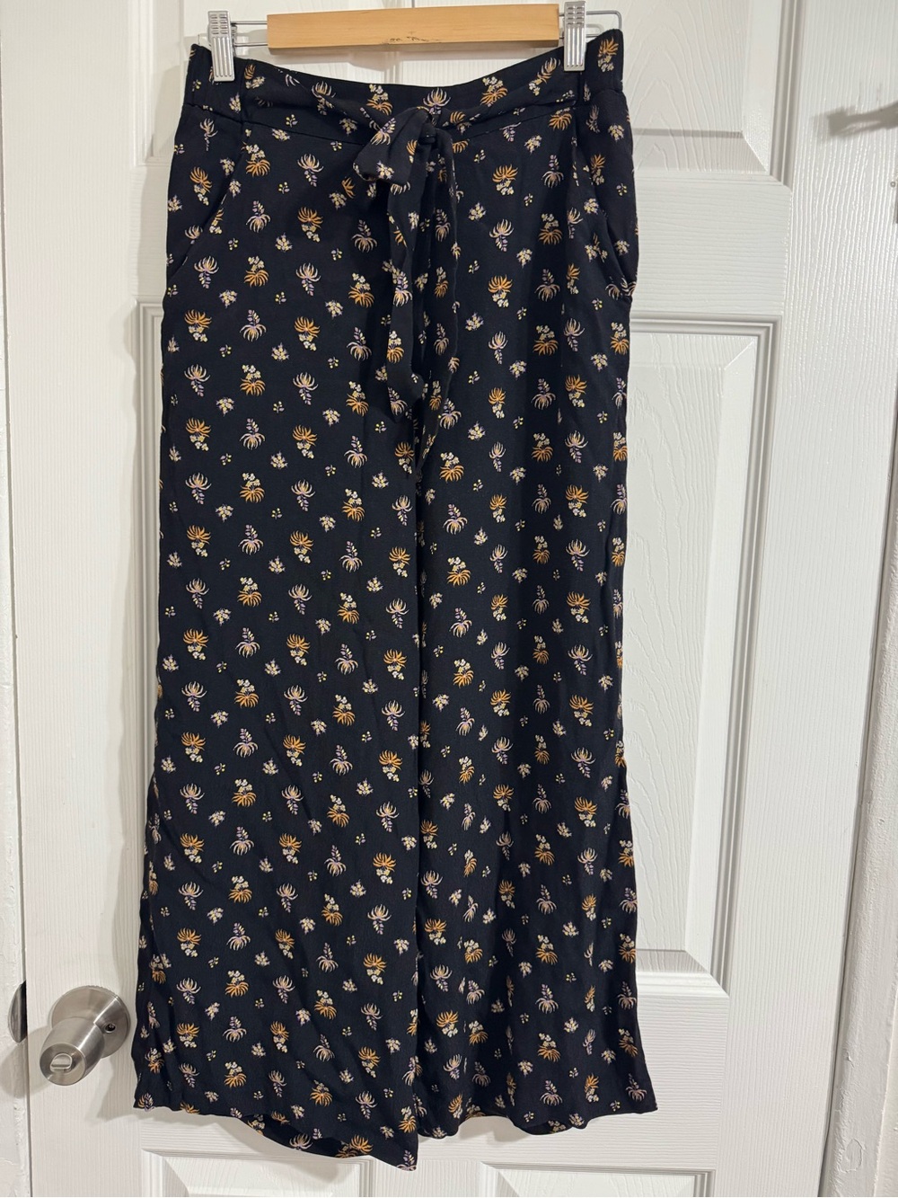 Wilfred Black Wide-Leg Floral Tie-Waist Pants